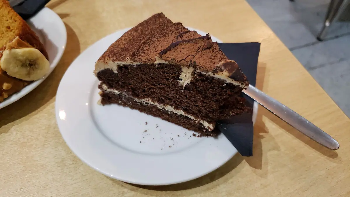 Zinns Coffee And Cake – cake shop in Torpoint town centre